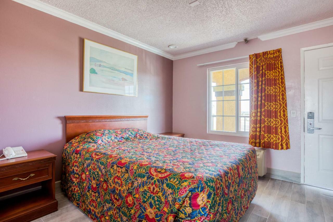 Hotel Corona Ca - Hwy 91 Экстерьер фото