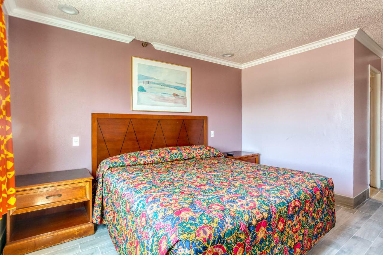 Hotel Corona Ca - Hwy 91 Экстерьер фото