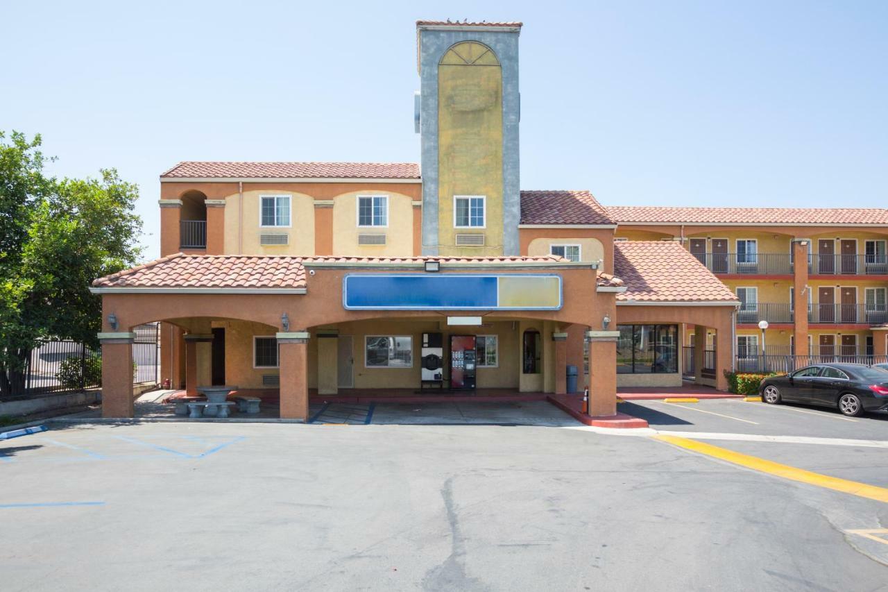Hotel Corona Ca - Hwy 91 Экстерьер фото