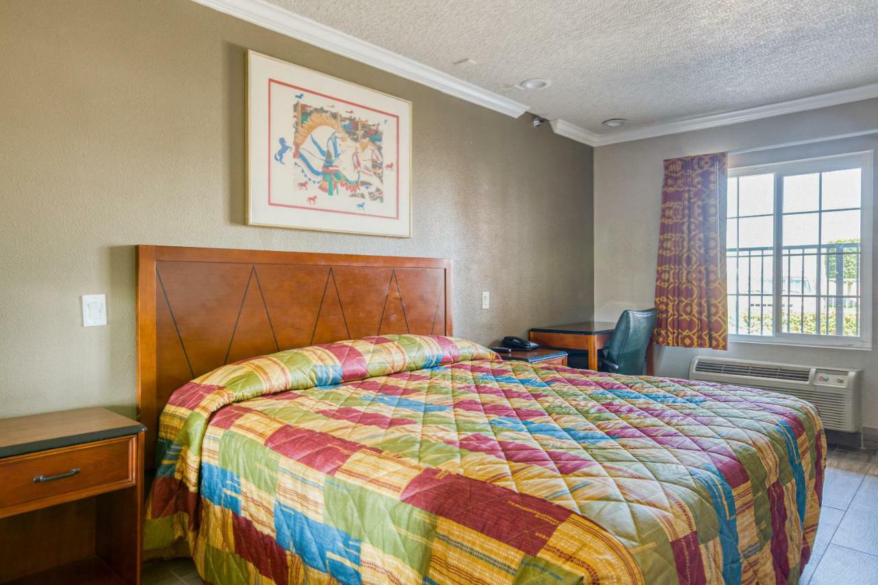 Hotel Corona Ca - Hwy 91 Экстерьер фото