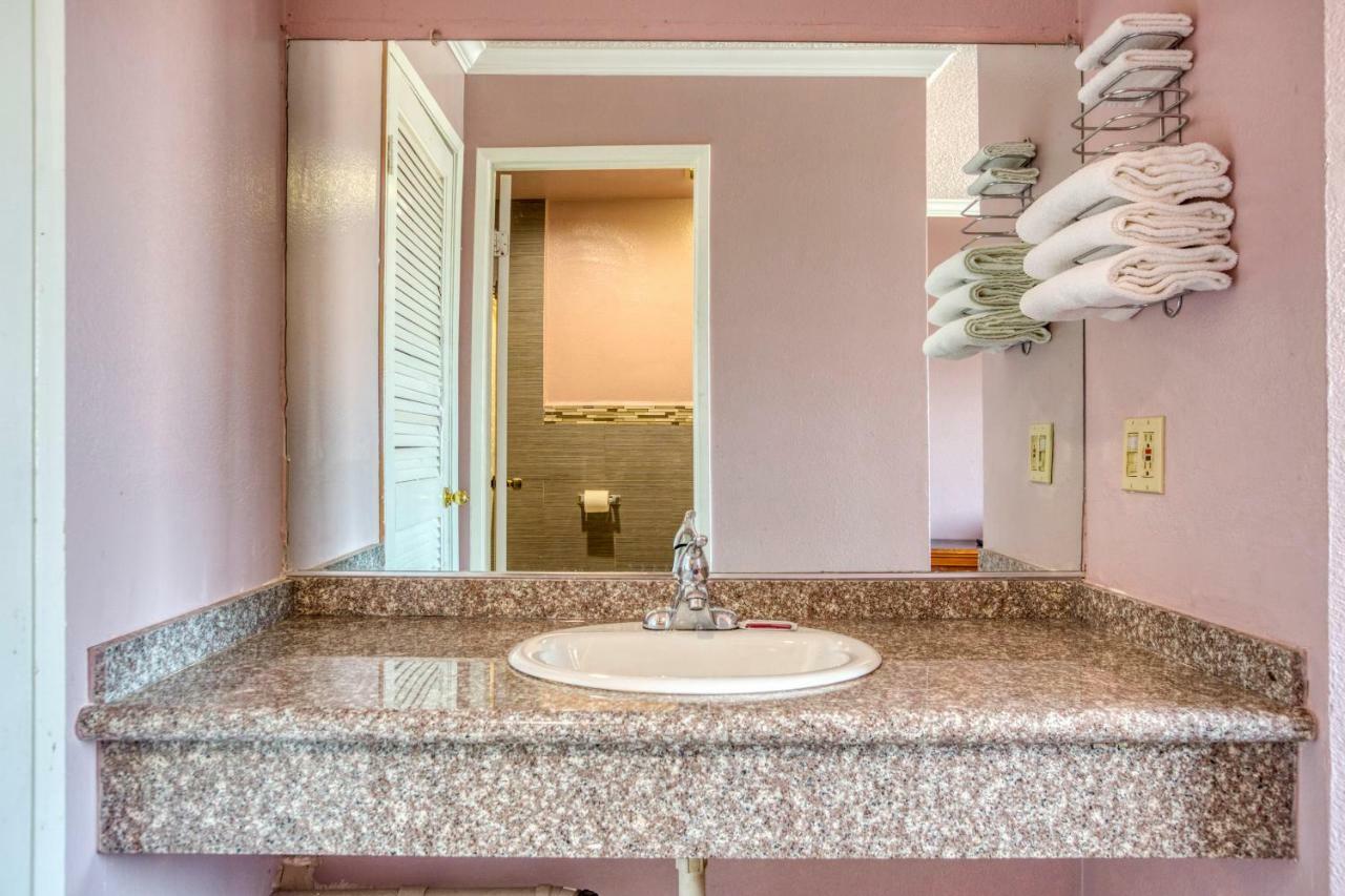Hotel Corona Ca - Hwy 91 Экстерьер фото