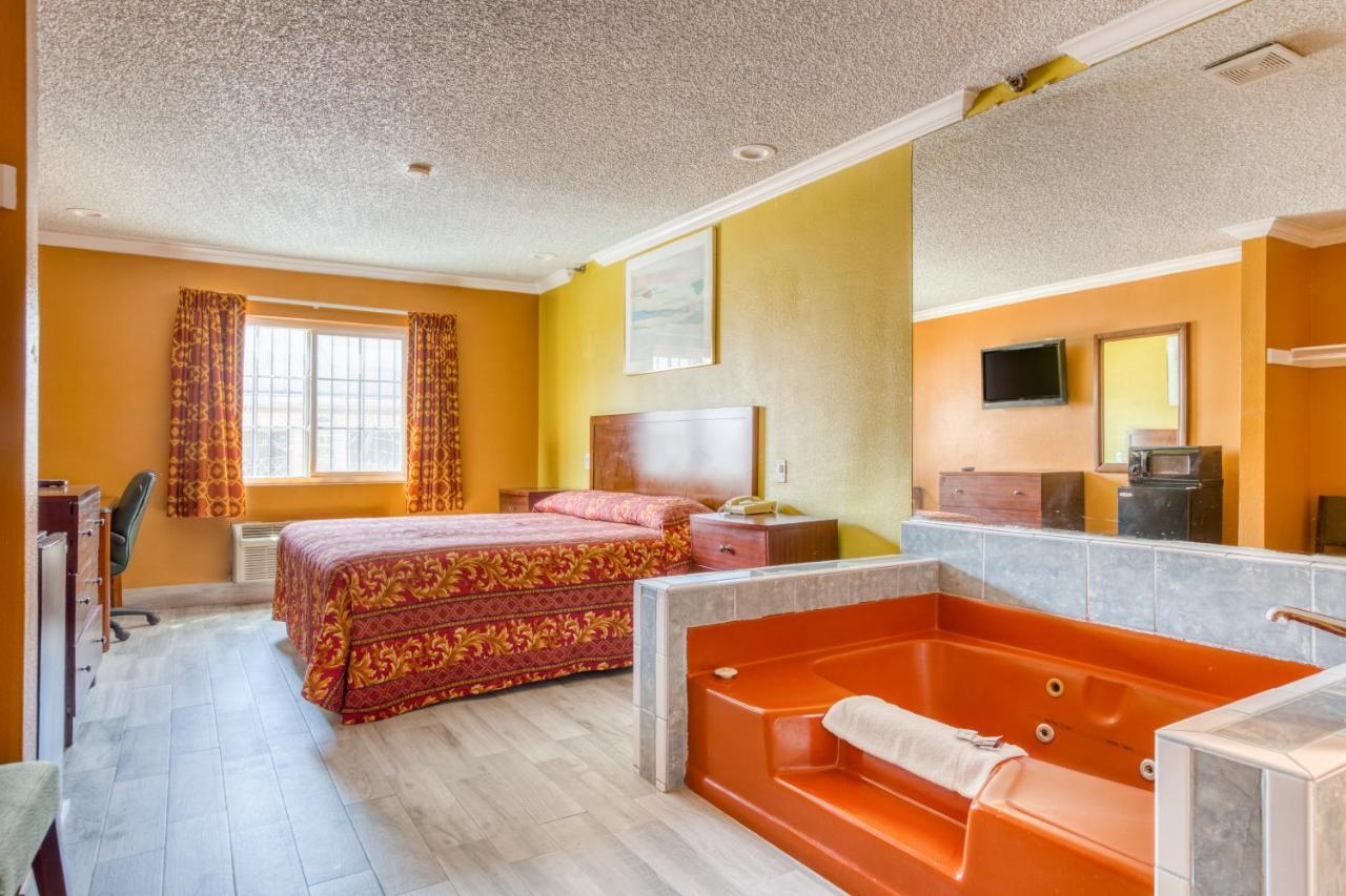 Hotel Corona Ca - Hwy 91 Экстерьер фото